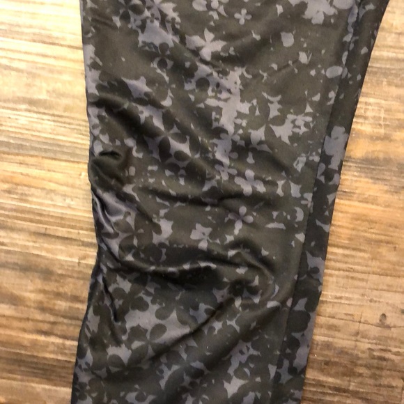 Workout Crops - Picture 3 of 3